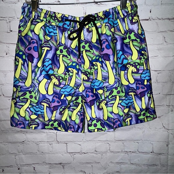 iHeartRaves MUSHROOM BRAIN CAMP SHORTS size M - Picture 1 of 7